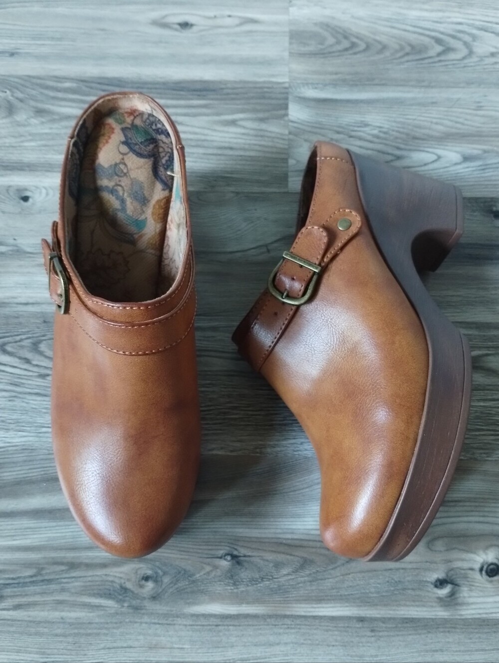 BOC by Born Adel Womens Brown Round Closed Toe Clogs